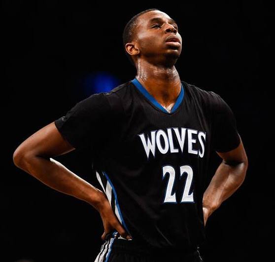 名记还原leeway事件：保罗私自指点伦纳德被小范甘迪警告（名记者解构Leeway风波：保罗擅自指点伦纳德遭小范甘迪警示）