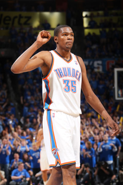 拉眼角引发争议的全北助教宣布辞职，此前因种族歧视被判禁赛5场（因种族歧视手势遭禁赛5场后，全北助教宣布辞职）