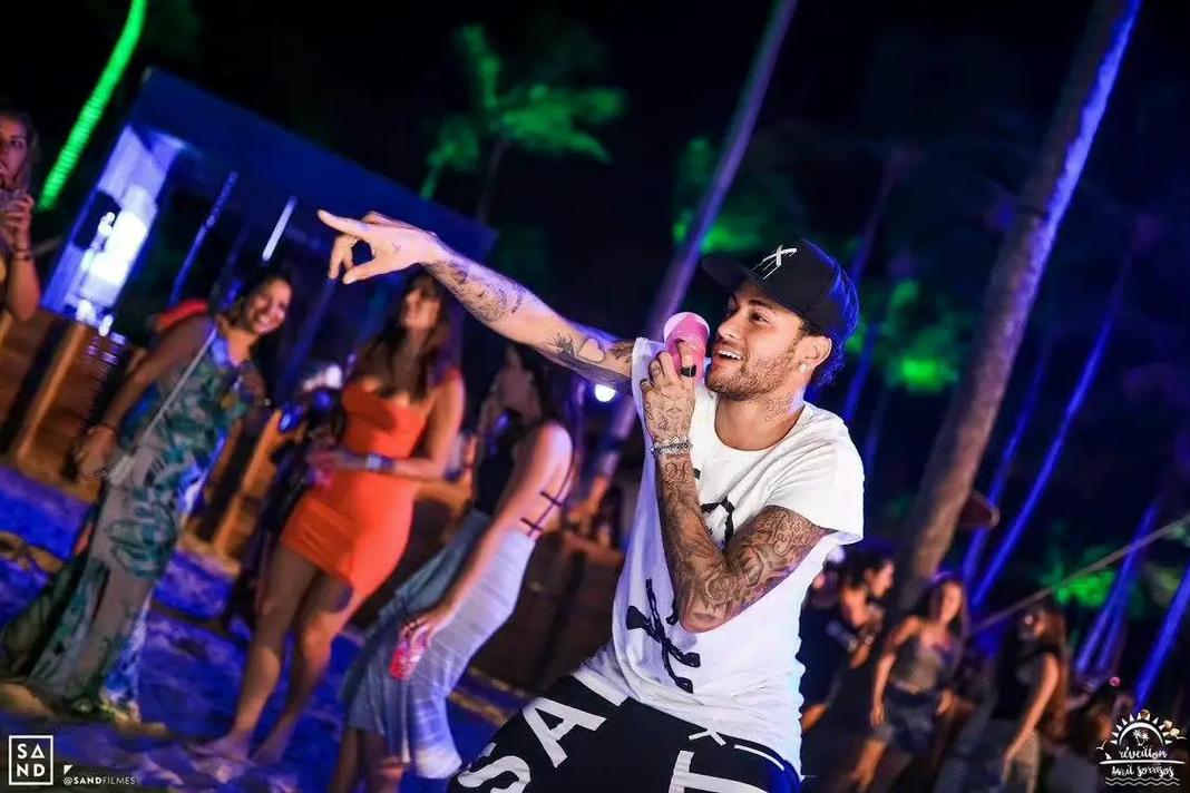 东体：申花踢广岛将沿用433阵型，斯卢茨基并非只会442菱形（东体：申花战广岛继续采用433，斯卢茨基不止会442菱形）