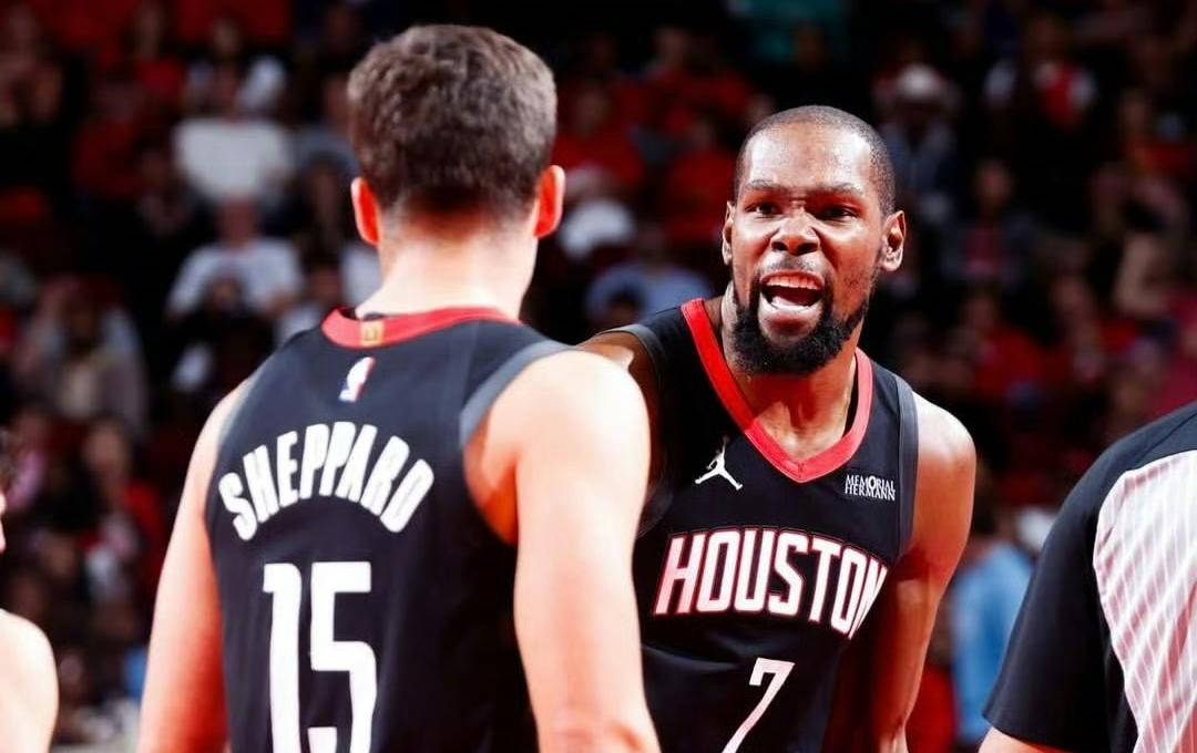 邮报：曼联想世界杯前签6号位，避免世界杯后目标球员涨价（邮报：曼联力争在世界杯前敲定6号位，以免世界杯后目标球员身价上涨）