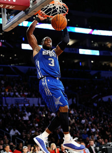 米体：斯帕莱蒂考虑放弃无锋阵，重新启用2名进攻中场+1名中锋（米体：斯帕莱蒂或弃用无锋战术，改用双前腰配单中锋）