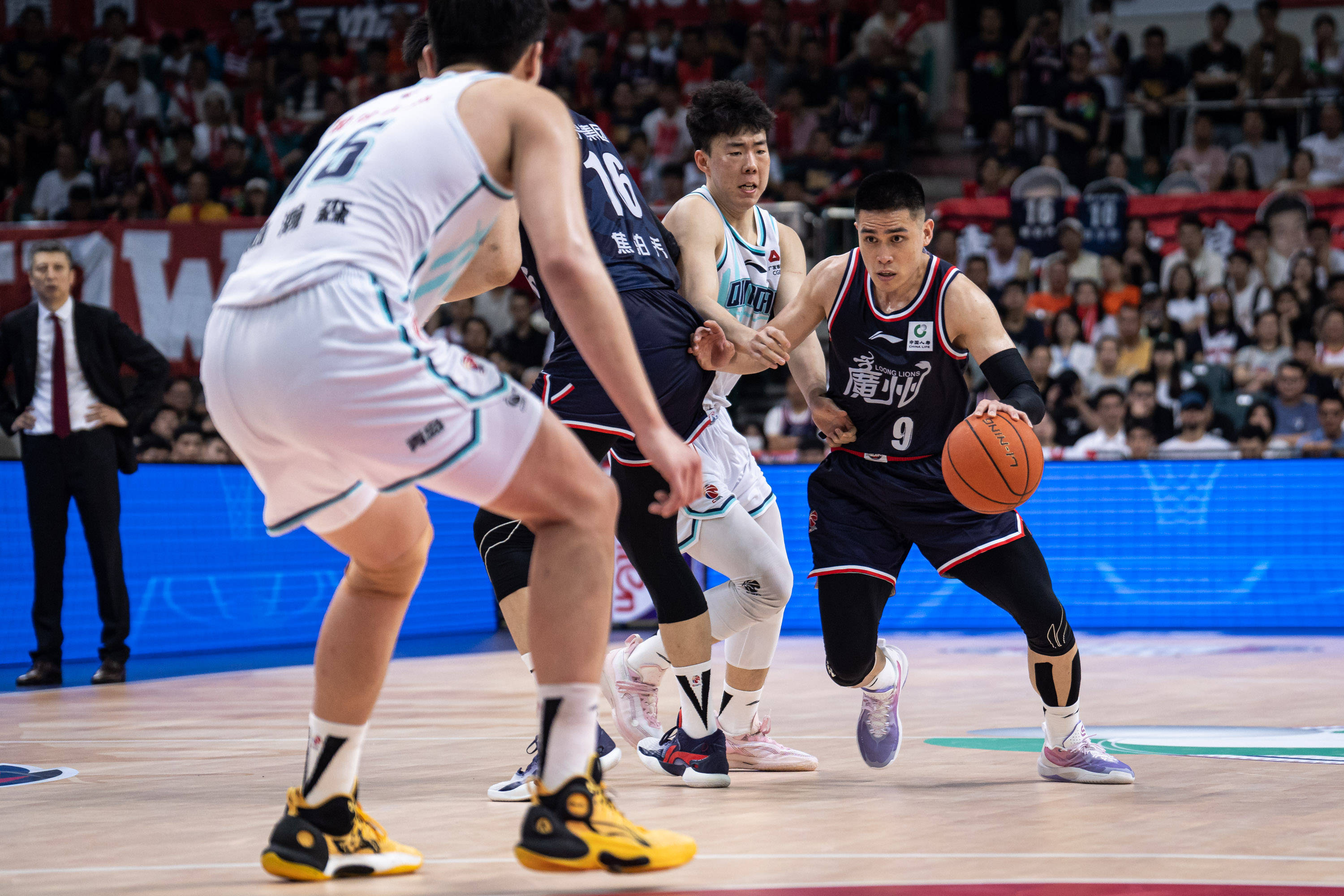 记者：河南已经向阿奇姆彭提供续约合同（记者透露，河南队已向阿奇姆彭递交续约合同）