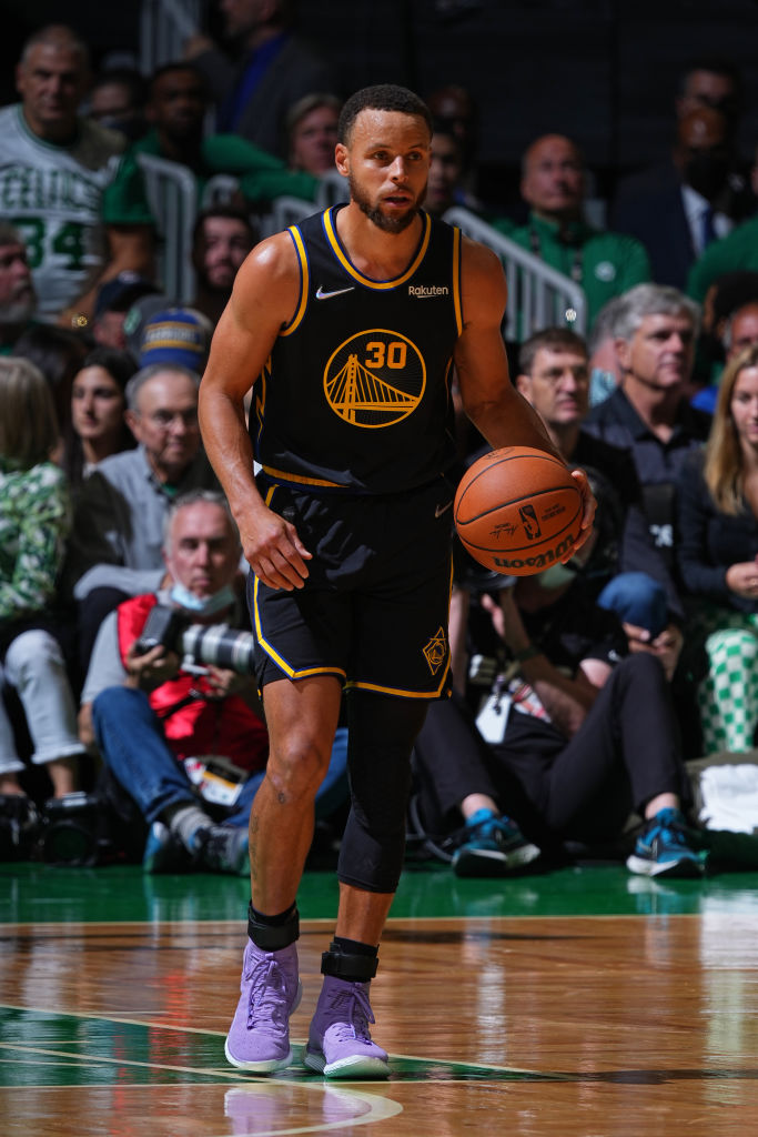 教练关键换人被疯狂讨论（关键时刻换人引发热议）