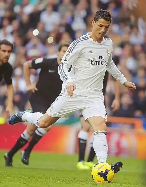 林德洛夫：切尔西实力非常强，我们必须充分准备拿出最高水准（林德洛夫：切尔西实力雄厚，我们必须做好准备踢出最高水准）